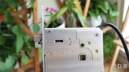 給門(mén)鎖一雙慧眼 Aqara全自動(dòng)智能貓眼鎖H100的智能門(mén)鎖控制板解析